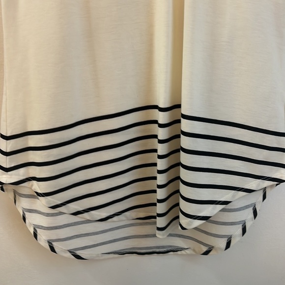 Lularoe Tee Colorblock - Picture 3 of 4